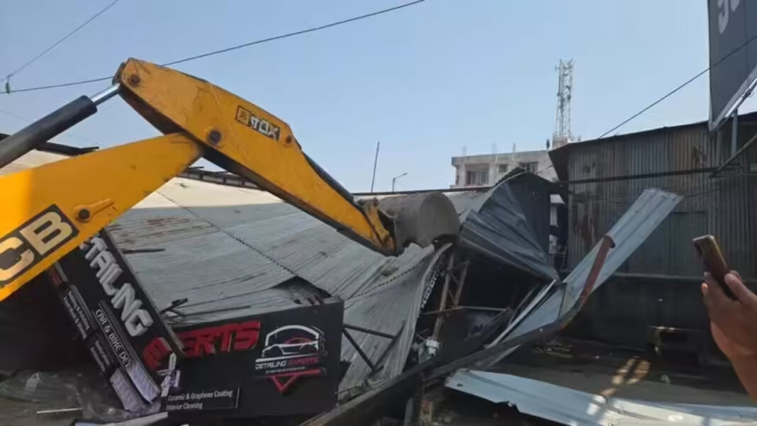 Pune Razes 64k Sqft Illegal Godowns On Hilltop And Hill Slope Zones