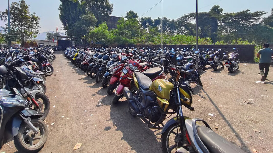 Central Railway Shuts Down Illegal Pay Park Setup At Kalwa Station