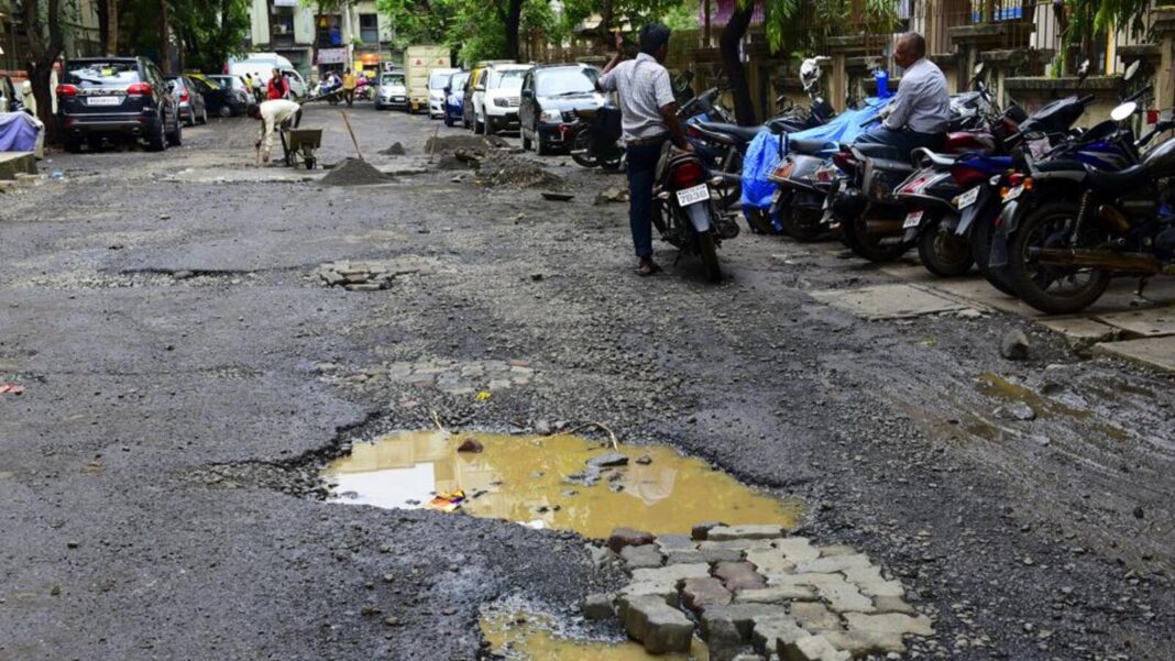 Mumbai HC Warns Civic Bodies As Pothole Committees Delay Compensation For Affected Citizens