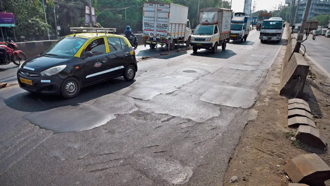 Mumbai Eastern Express Highway Roads Remain Uneven After Monsoon Repairs As Commuters Report Daily Disruptions