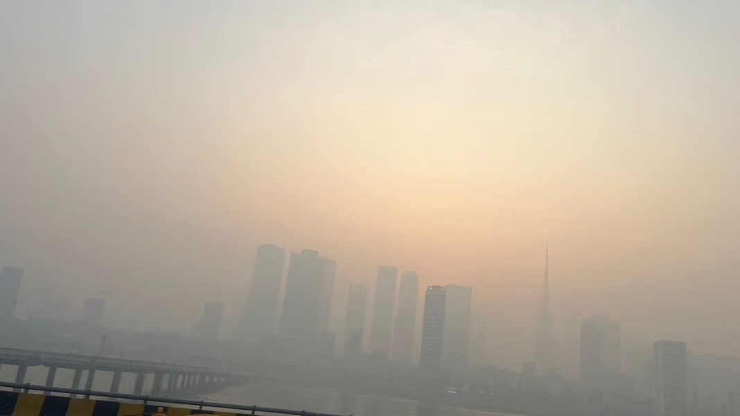 Mumbai Begins Day Under Heavy Haze And Poor Visibility With AQI 256