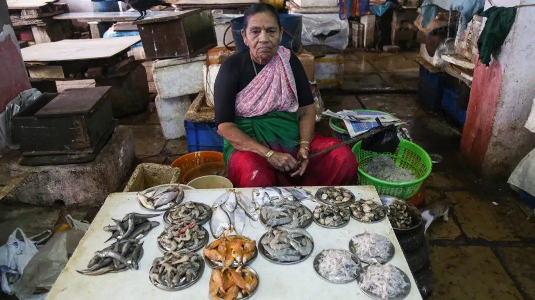 Dadar fish market vendors moved temporarily to Airoli, to ease traffic congestion.