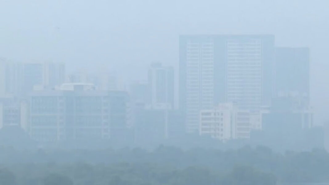 Mumbai Wakes Up To Chill Morning Haze Skies AQI Stays Poor