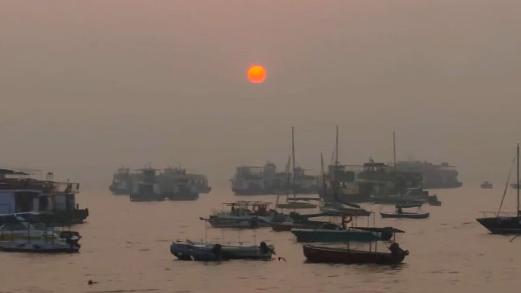 Mumbai Marks Last Sunrise Of 2025 With Golden Dawn At Gateway