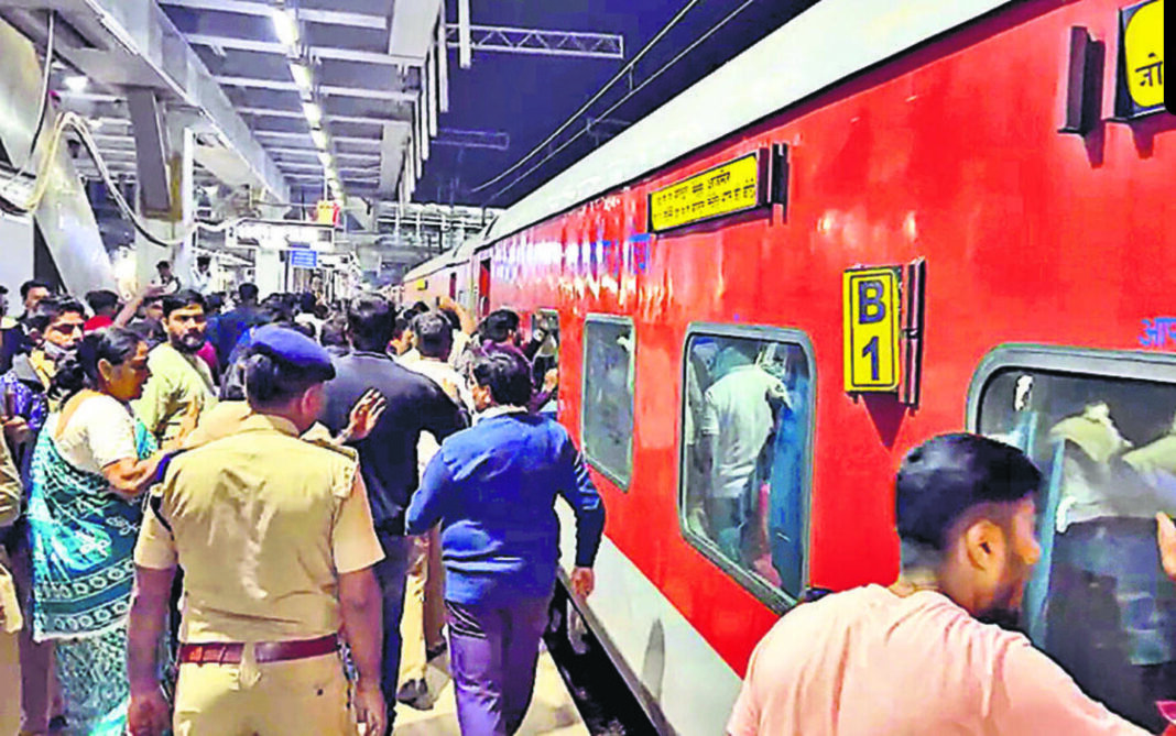 Mumbai Suburban Trains Disrupted By Badlapur Express Delay