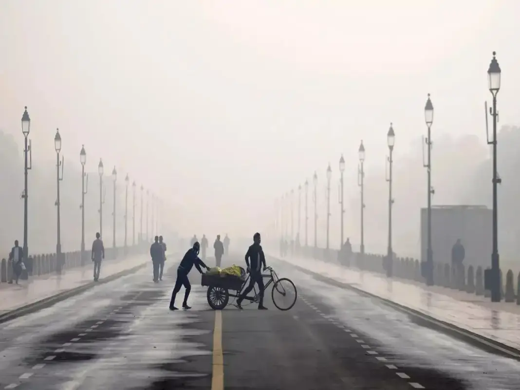 Lucknow Residents Face Unseasonal Winter Chill