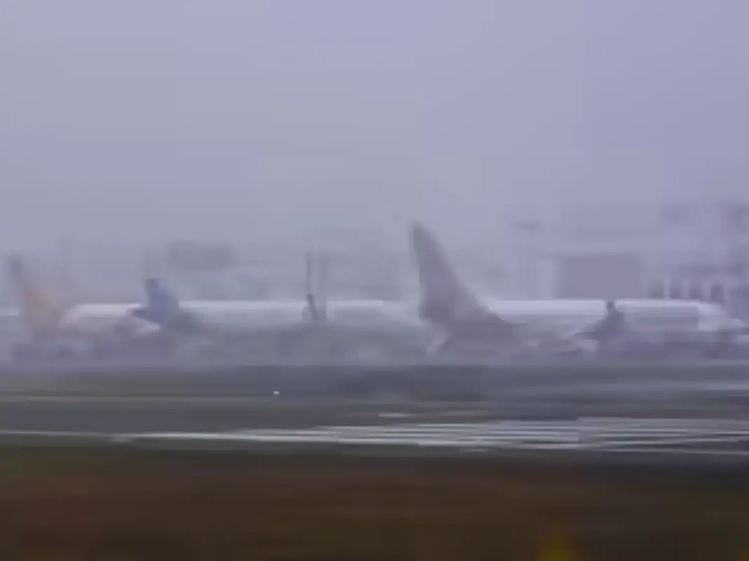 Delhi Airport Issues Advisory As Severe Smog Chokes Capital Flights Normal Despite