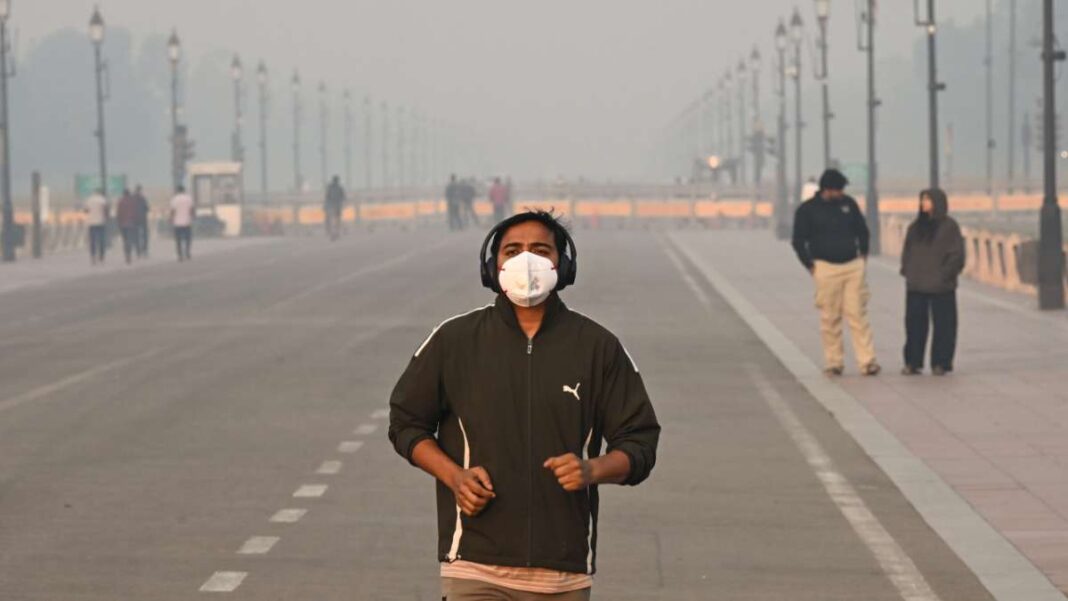 Delhi Mandates Fifty Percent Work From Home Amid Severe Pollution Emergency Citywide