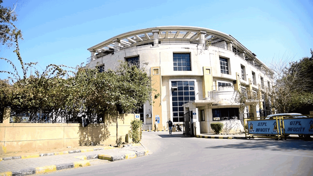 Gurugram MCG Seals Four Properties Over Eighty Nine Lakh Tax Dues
