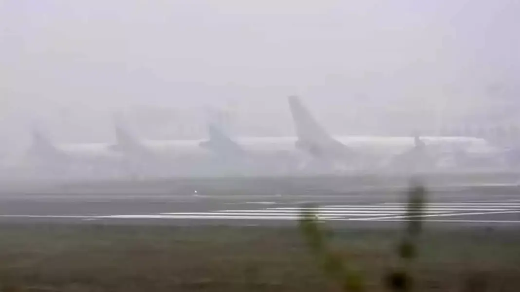 Delhi Aviation Disruptions Deepen During Fog Season