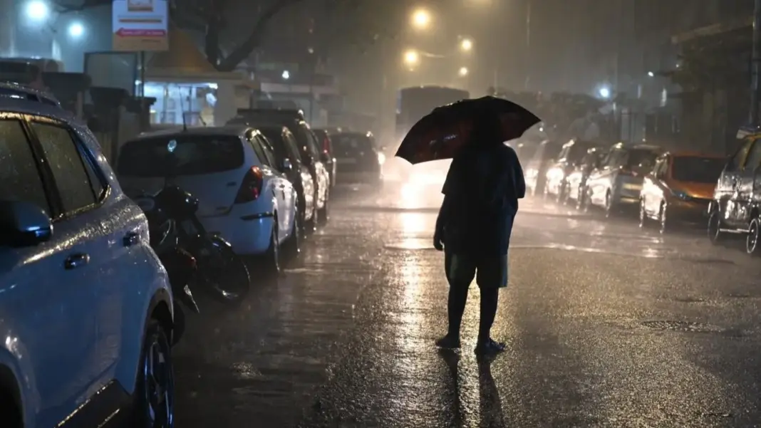 Mumbai Sees Sudden Showers Across Suburbs