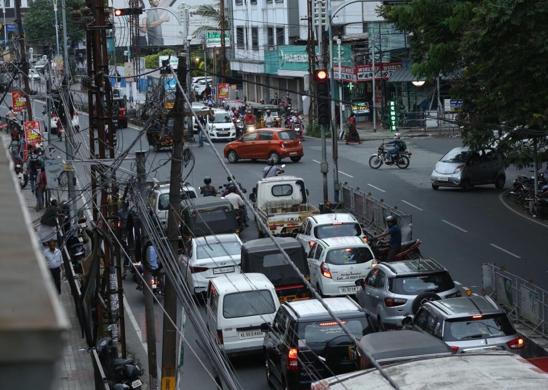 Kochi Traffic Plan Tested Near Town Hall