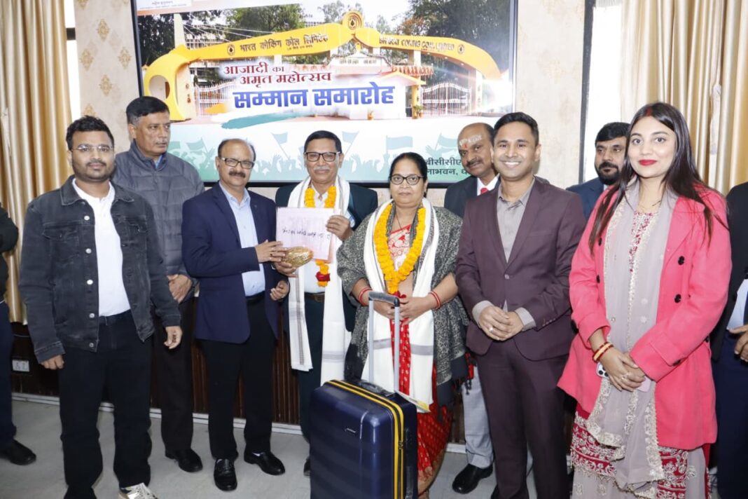 BCCL Felicitates Retiring Officers At Coal Bhawan