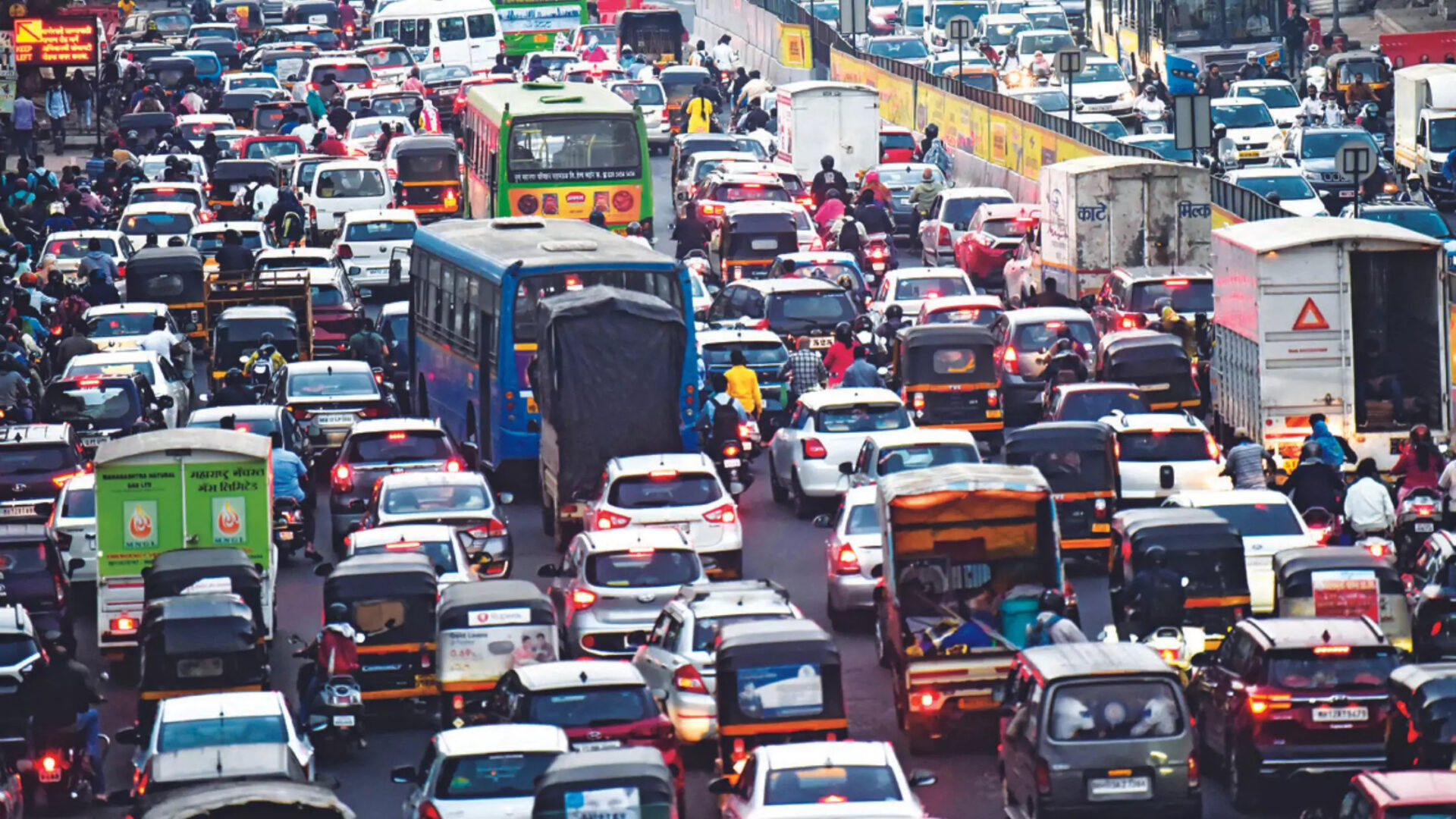 Pune Traffic Congestion Strains Daily Urban Life