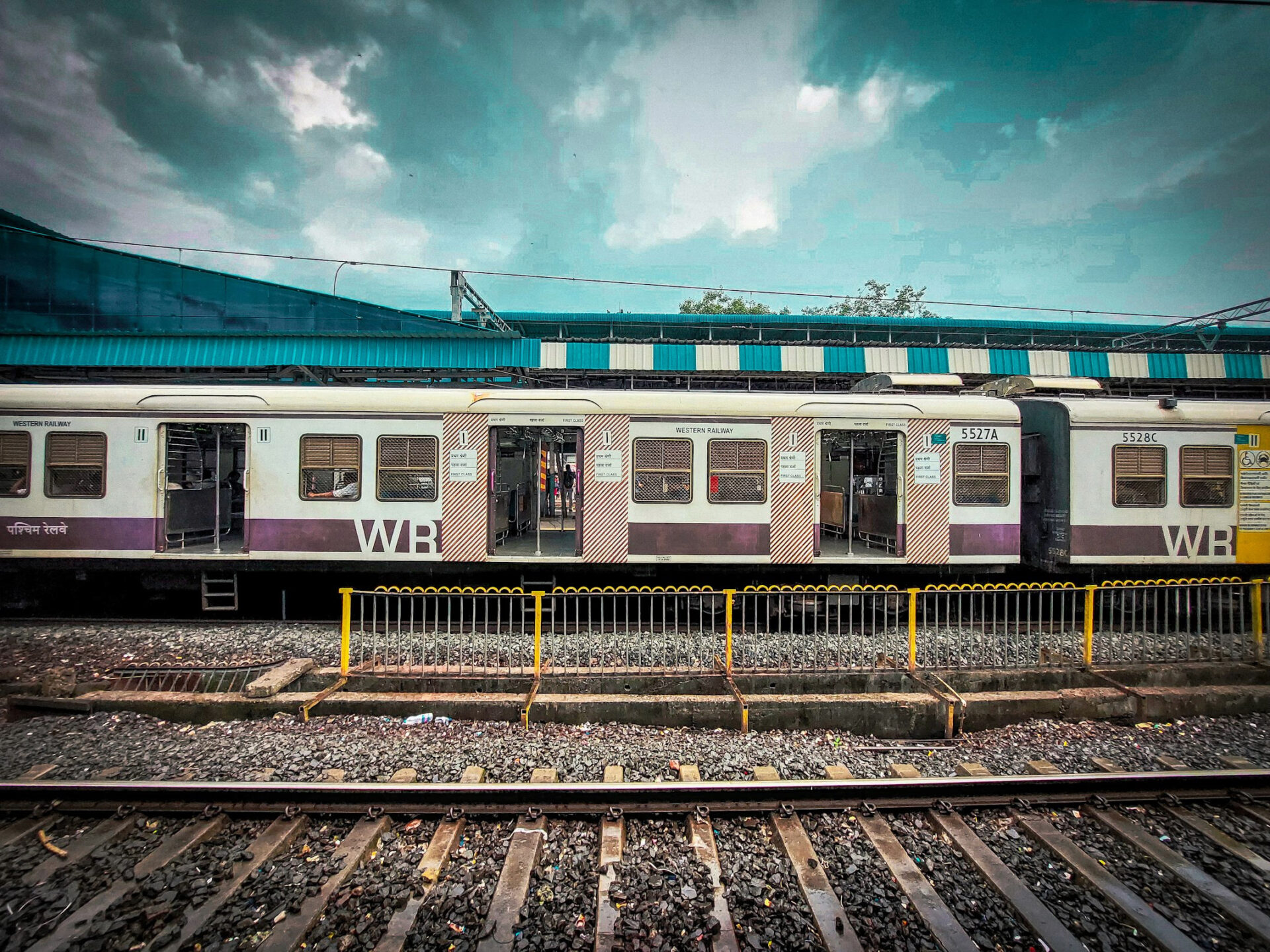 Mumbai Local Train Delays Impact Economic Mobility