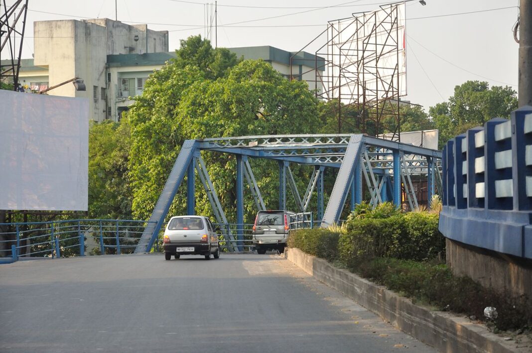 Kolkata Reviews Zeerut Bridge Safety Concerns