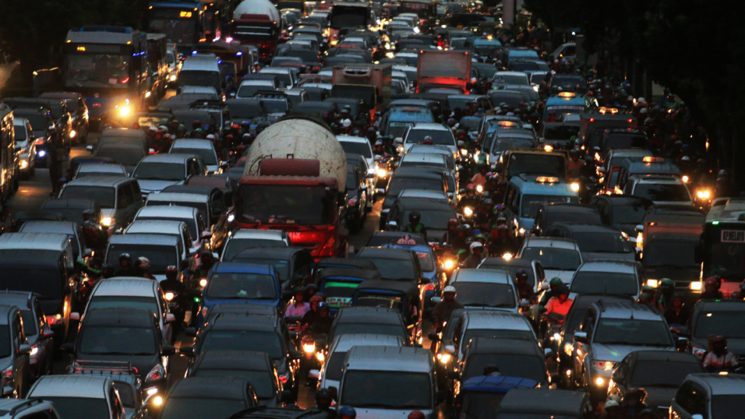 Mumbai Imposes Traffic Curbs Ahead French President Visit