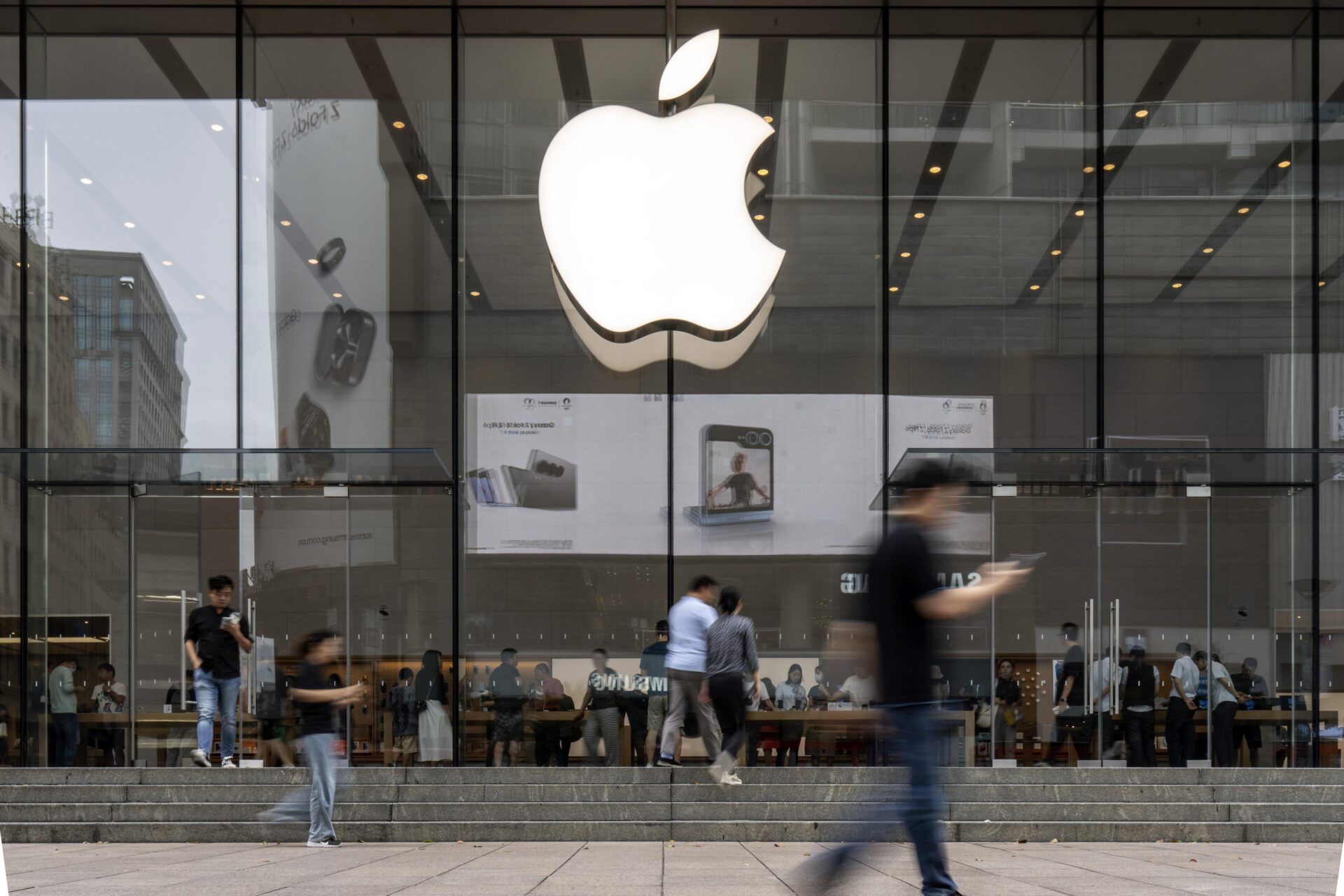 Apple Strengthens Mumbai Presence With Suburban Store