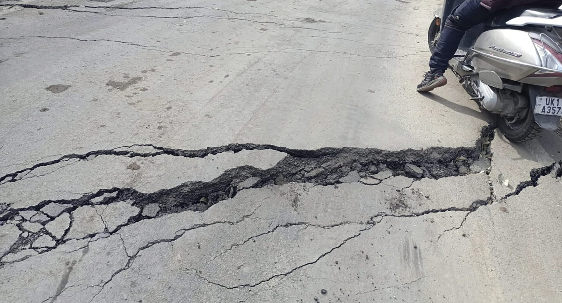 Kolkata Road Subsidence Exposes Filled Land Risk