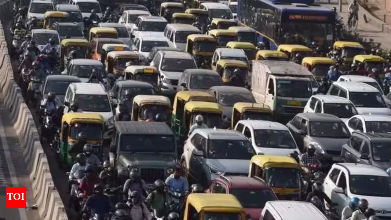 Delhi Traffic Gridlock Hits Major Urban Corridors Delhi Traffic Gridlock Hits Major Urban Corridors