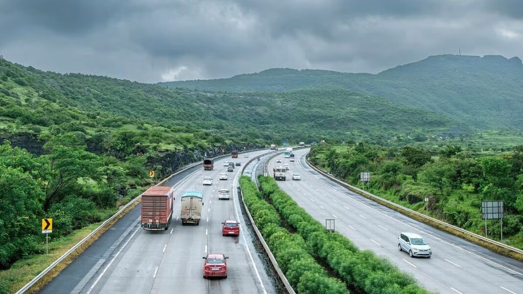 Pune Mumbai Expressway Shutdown Tests Urban Resilience