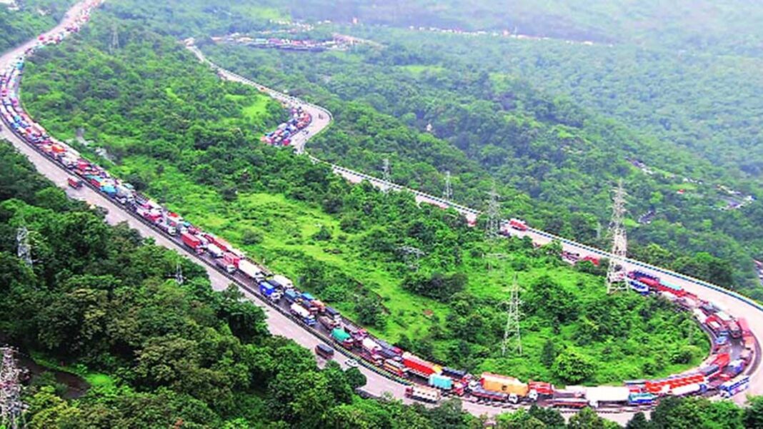 Pune Mumbai Expressway Gridlock Exposes Emergency Gaps