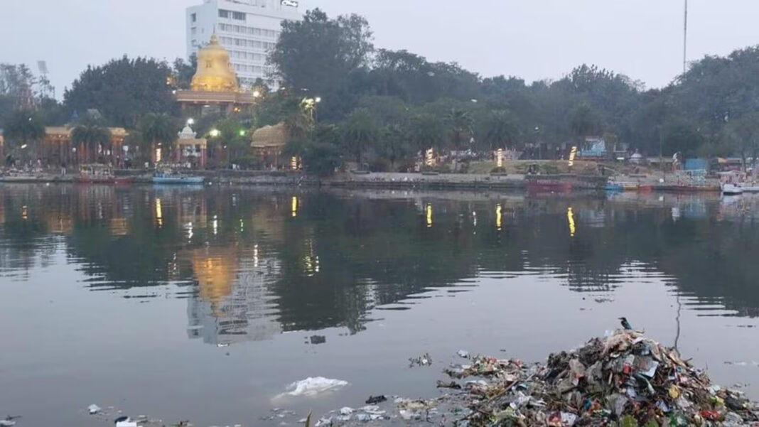 Gomti Riverbank Again Plagued by Open Waste