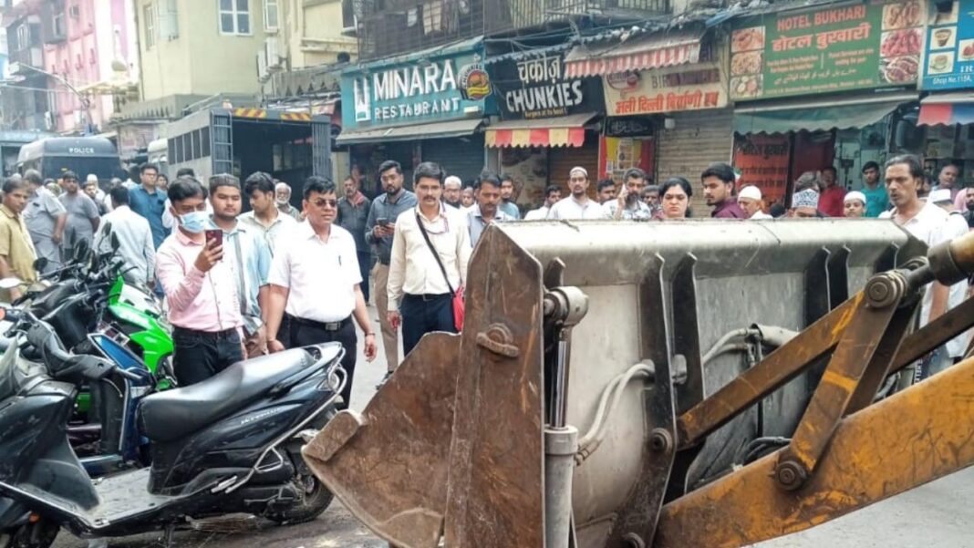 BMC Launches Clearance Drive On Mohammed Ali Road And Ibrahim Merchant Road