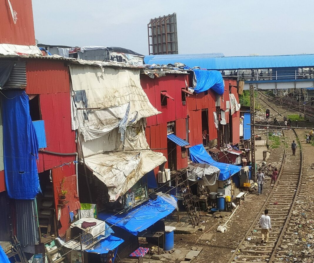 SRA Examines Complaints On Re-Erected Huts In Dharavi Redevelopment