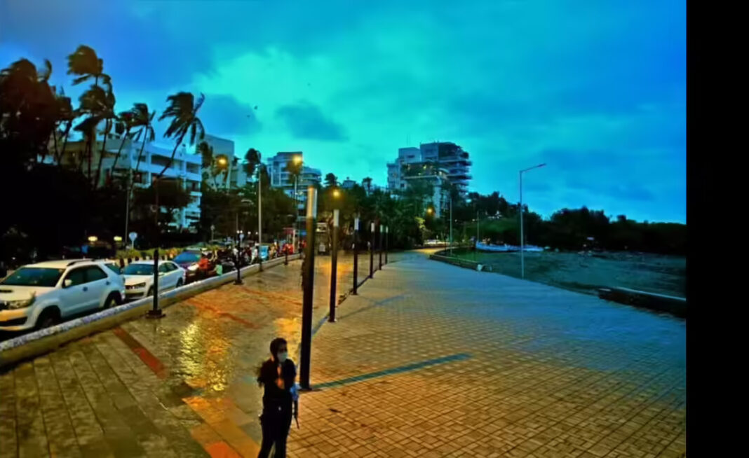 Mumbai Carter Road Promenade Ads Under Review