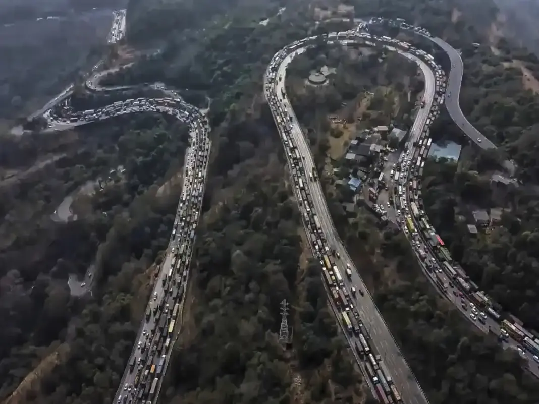 Mumbai Pune Expressway Disruption Forces Travel Reroutes