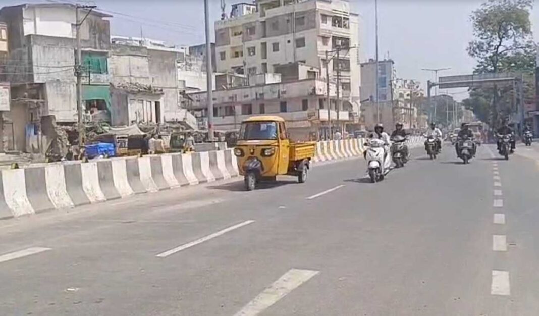 Hyderabad Amberpet Flyover Corridor Awaits Service Road