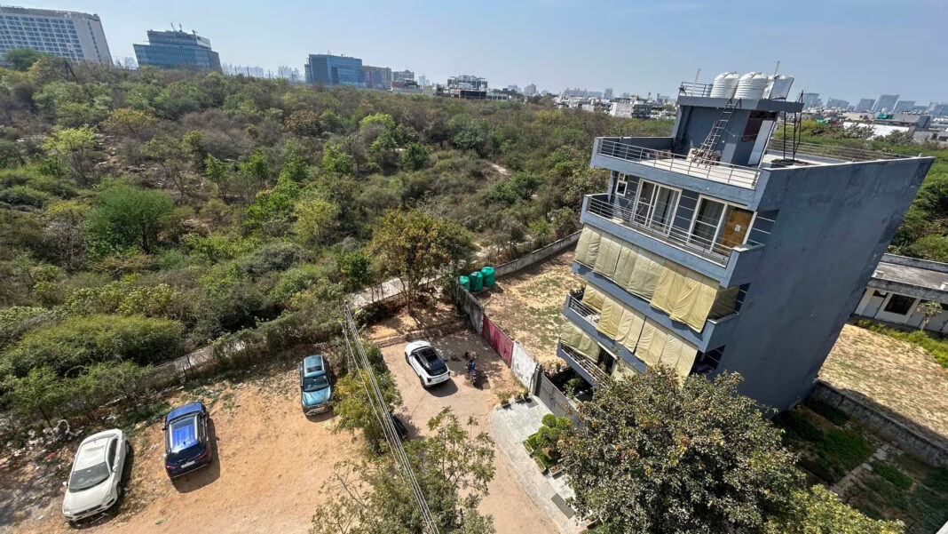 Gurugram Aravalli Park Encroachment Raises Safety Concerns