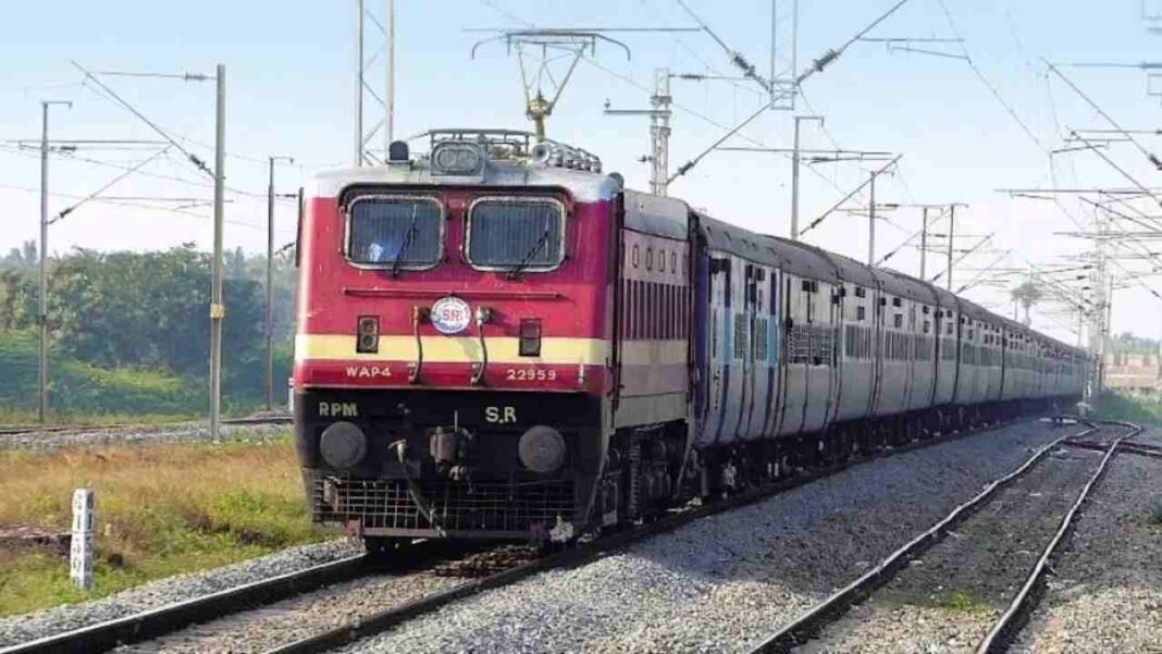 Nagpur Student Athletes Face Overcrowded Train Journey