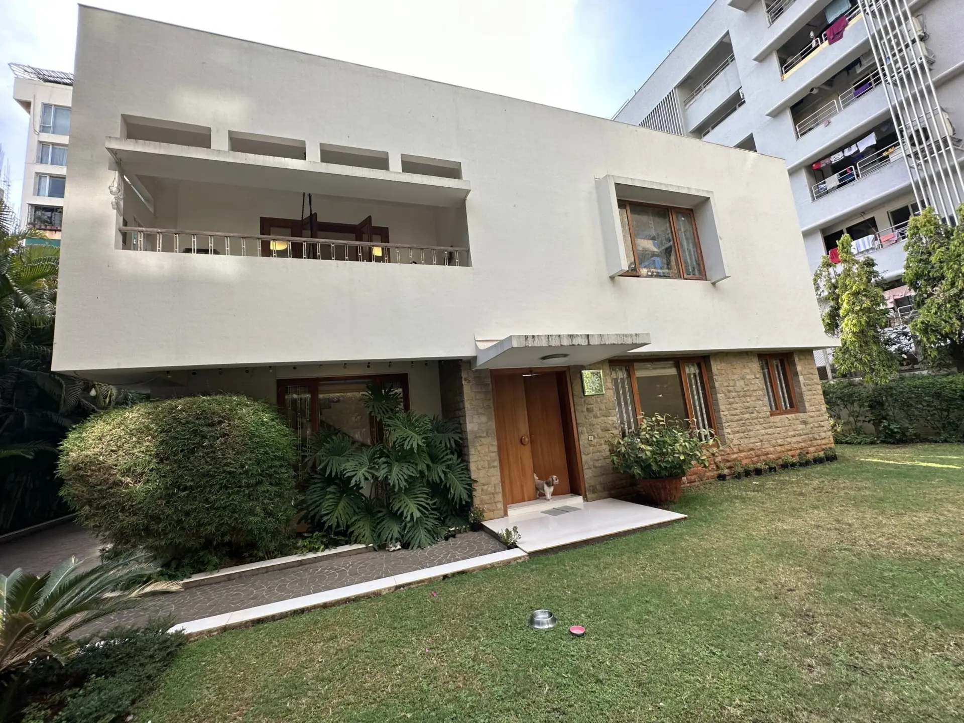 Mumbai Real Estate Sees High Value Juhu Sale