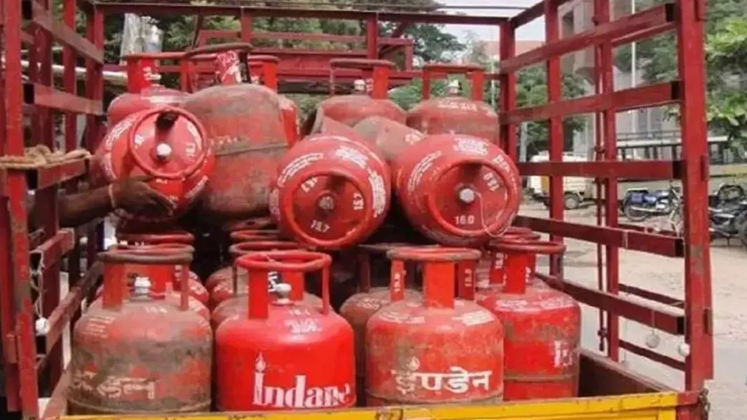 Surat LPG Crisis Disrupts Textile Worker Livelihoods