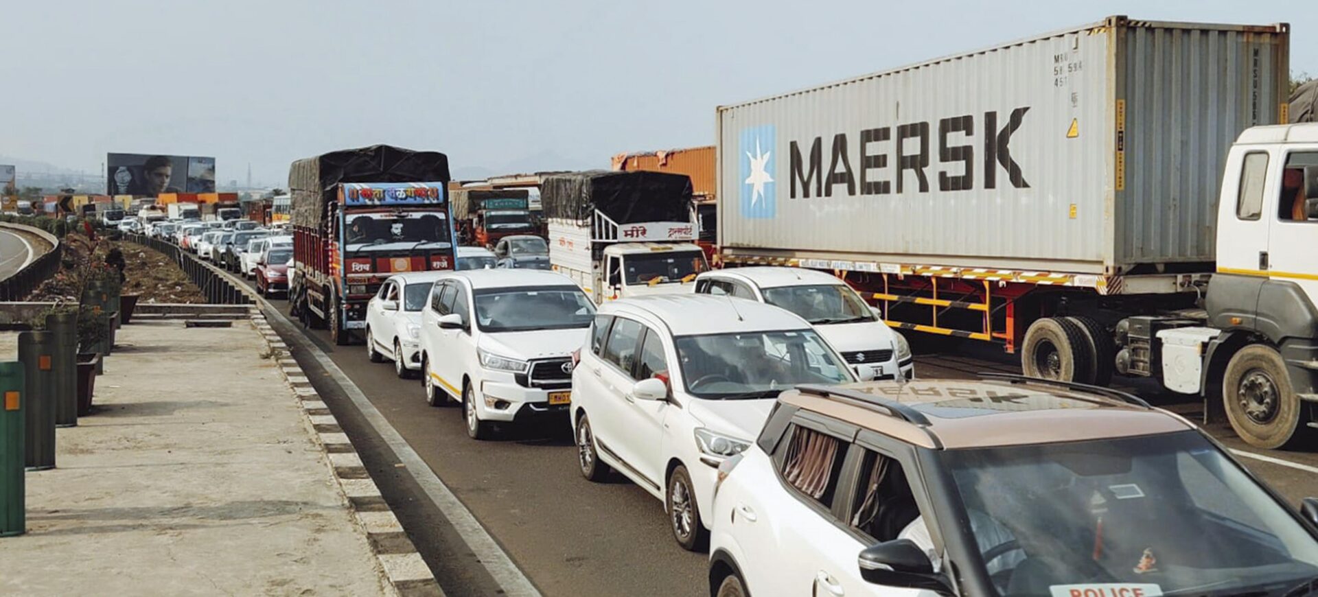 Mumbai Pune Expressway Block Disrupts Daily Travel