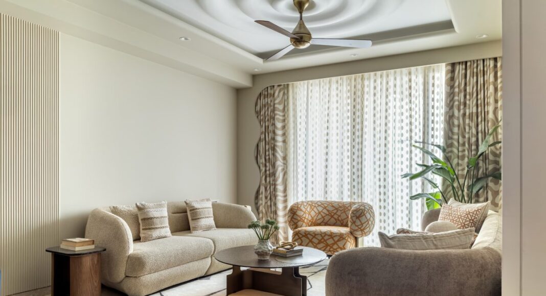 Mumbai YG Design Studio Shapes Fluid 4BHK Home