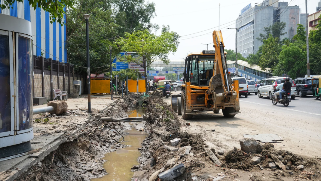 Delhi Drain Desilting Work Trails Monsoon Deadline