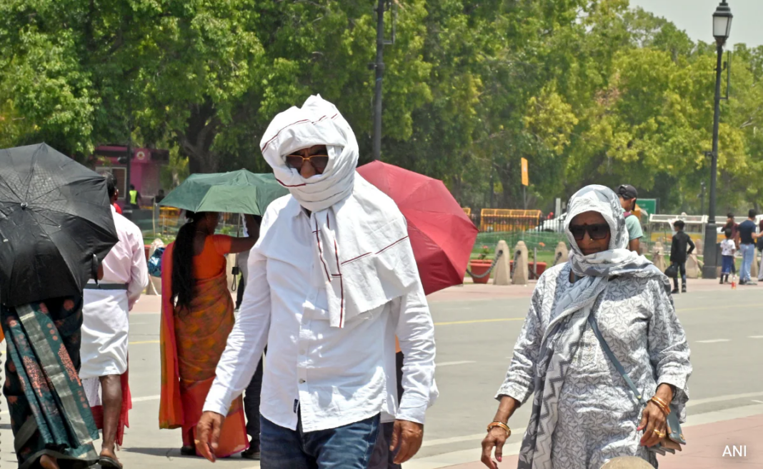 Delhi Heatwave Intensifies As Temperatures Near 41C