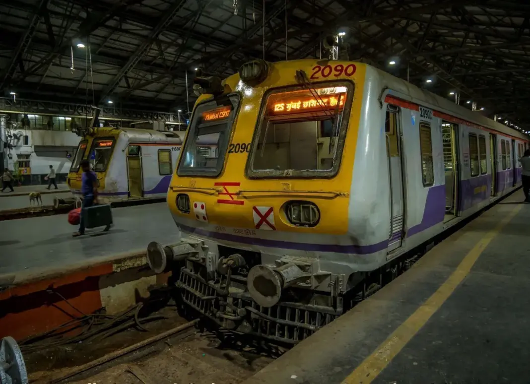 Mumbai Harbour Line Services Disrupted By OHE Failure