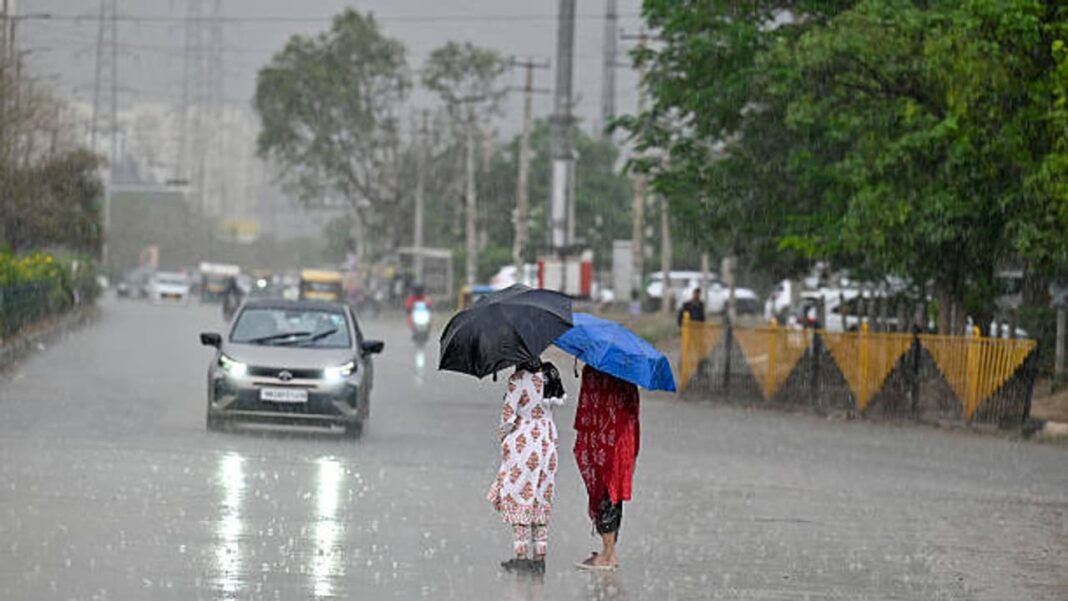 Delhi April Weather Brings Rare Cool Spell