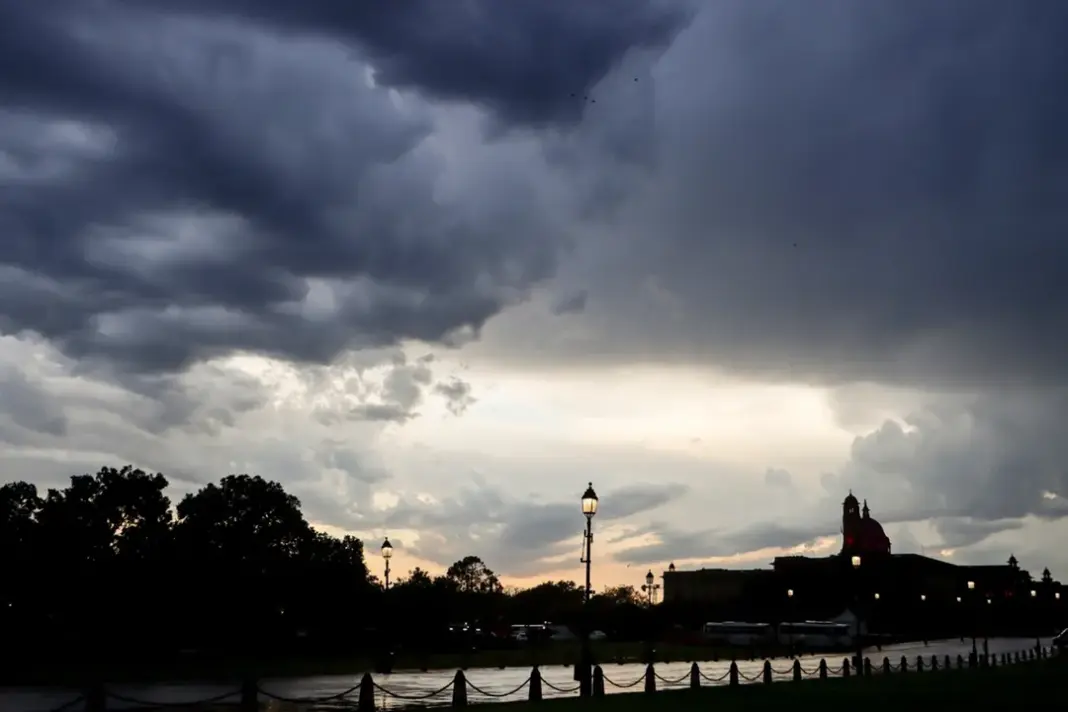 Delhi Rain Alert Slows Early Summer Heat