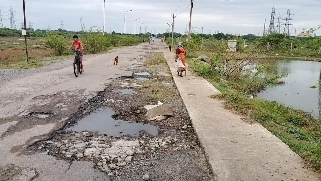 Chennai Manjambakkam Roads Face Infrastructure Neglect