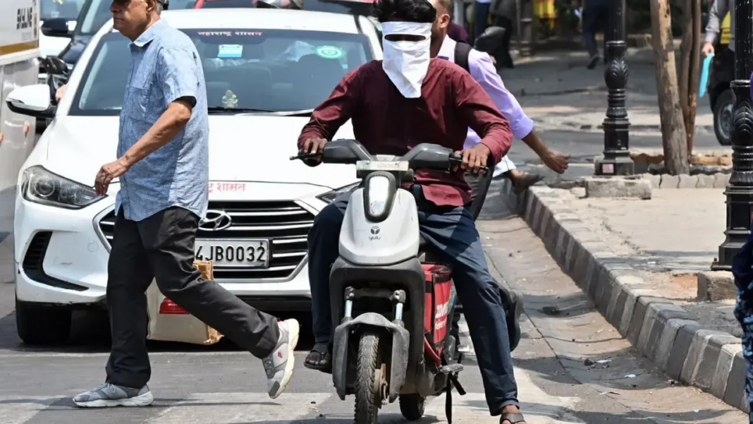 Mumbai Humid Weather Strains Daily City Mobility