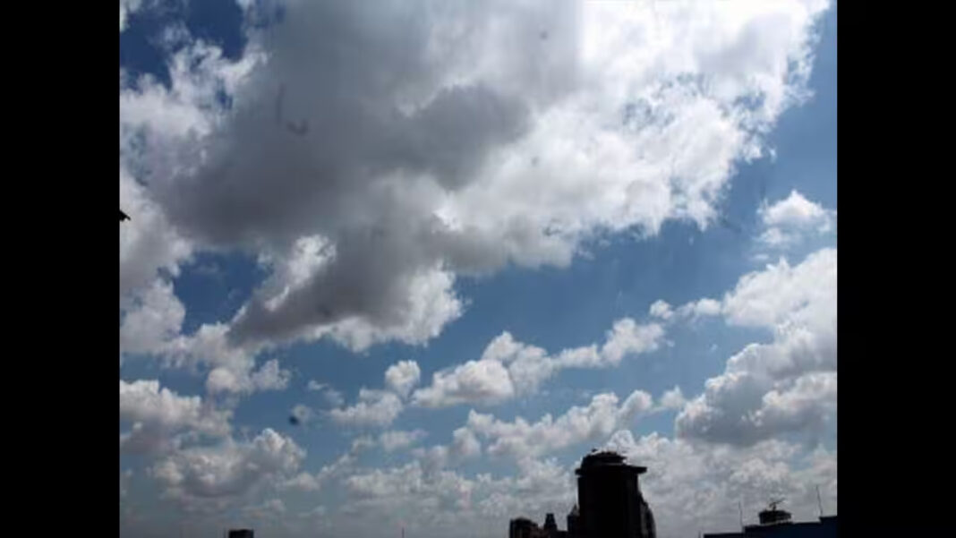 Mumbai Monsoon Weather Keeps City Under Cloud Cover