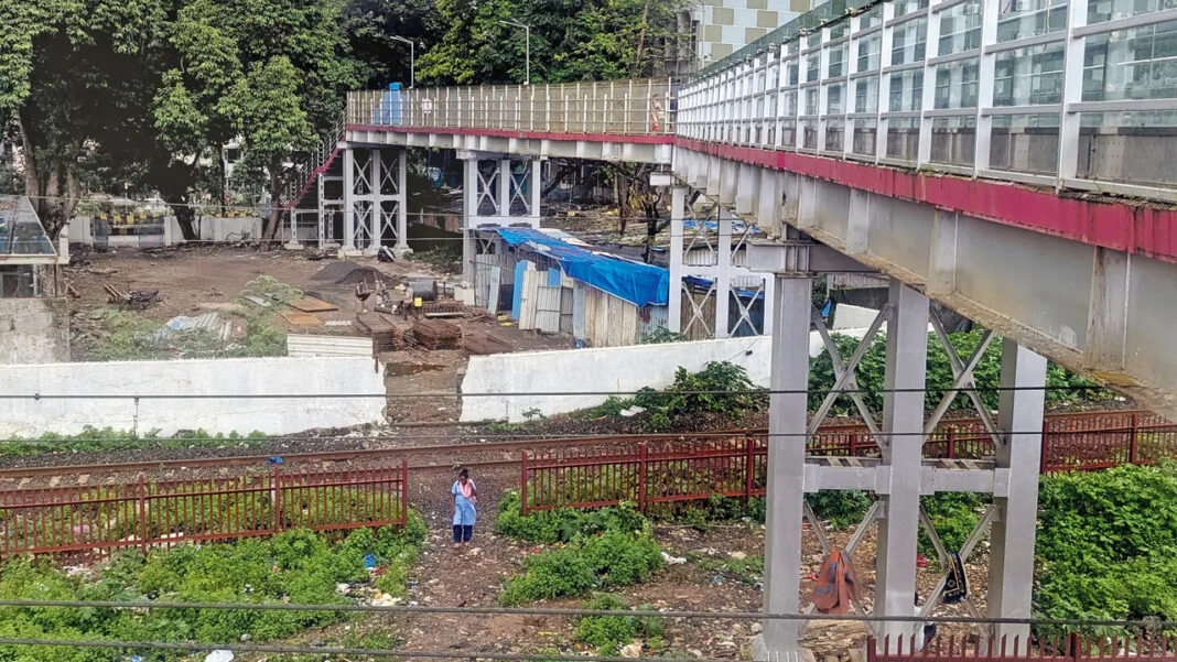 Mumbai Wadala Footbridge Highlights Civic Maintenance Gaps