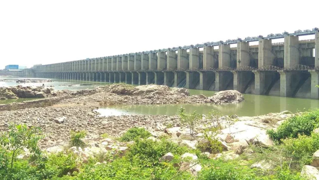 Hyderabad Jurala Sees Falling Inflows As Gates Remain Shut