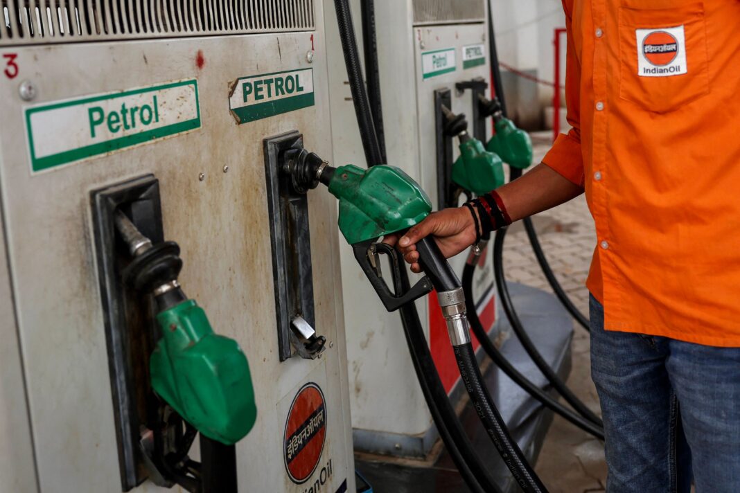Kolkata Petrol Price Stays High For Commuters