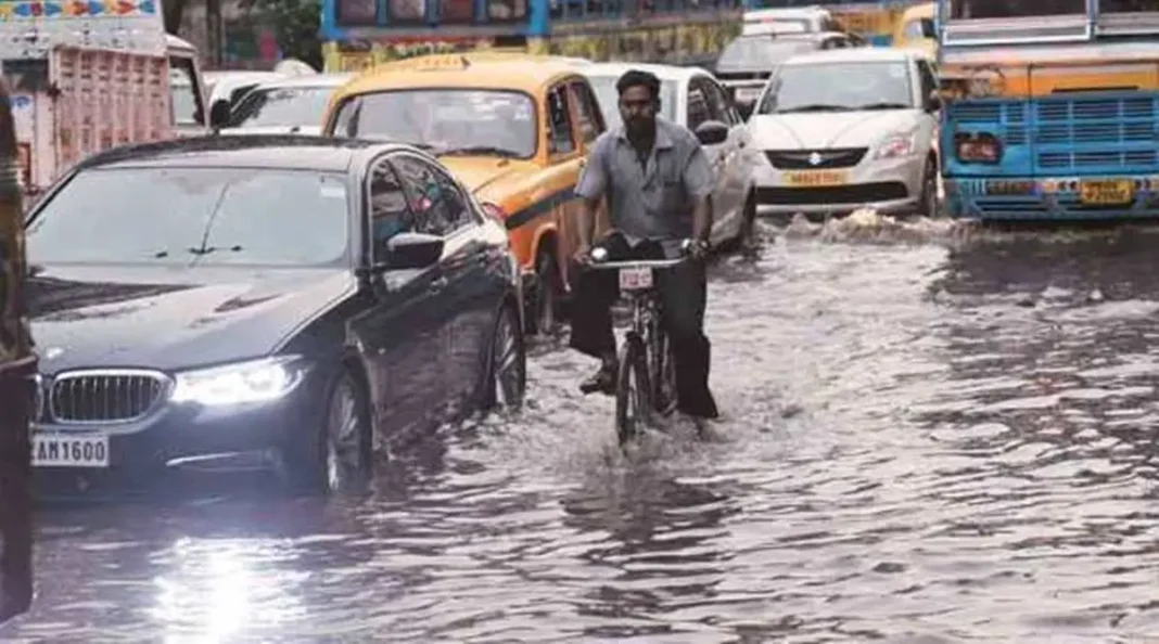 Kolkata Rain Eases But Waterlogging Risks Remain